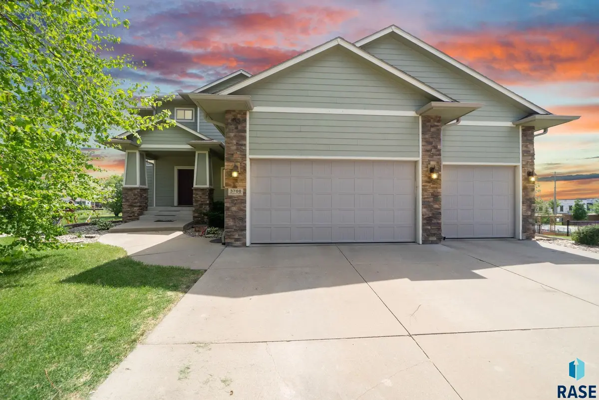 3708 E Wakefield Cir, Sioux Falls, SD 57103 - #1