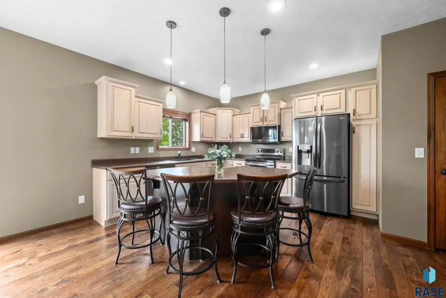 3708 E Wakefield Cir, Sioux Falls, SD 57103 - #3