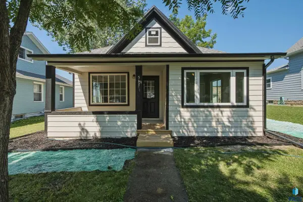 517 Center Ave, Garretson, SD 57030