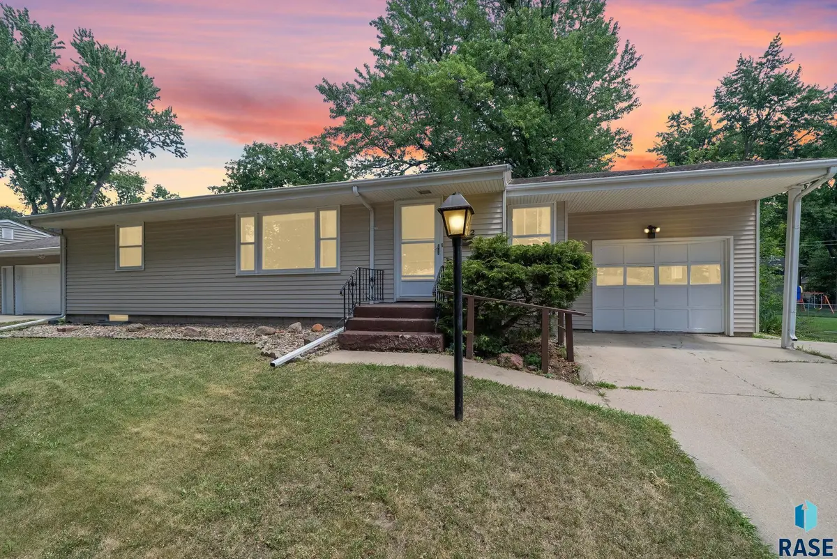 3012 S 5th Ave, Sioux Falls, SD 57105 - #1