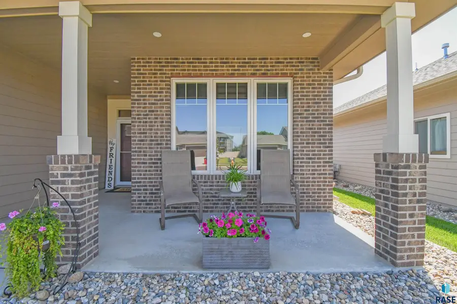 1600 S Meadowland Ave, Sioux Falls, SD 57106 - #3