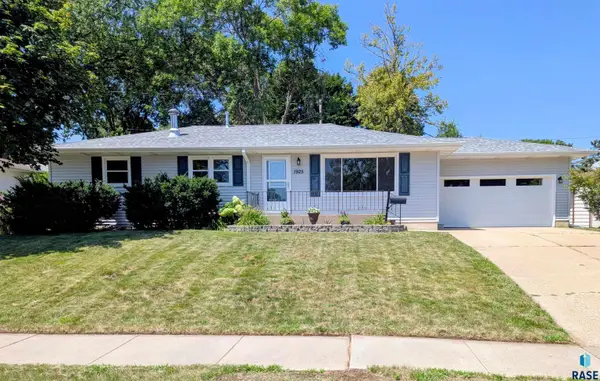 1925 S Cardinal Dr, Sioux Falls, SD 57105