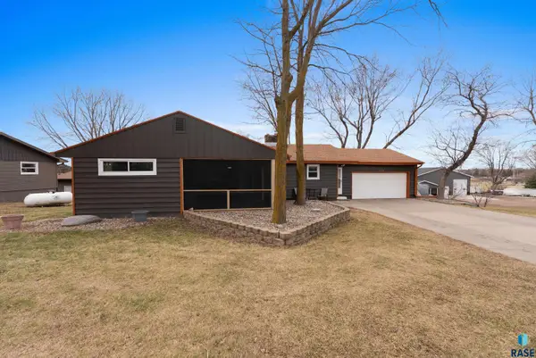 1409 Splitrock Blvd, Brandon, SD 57005