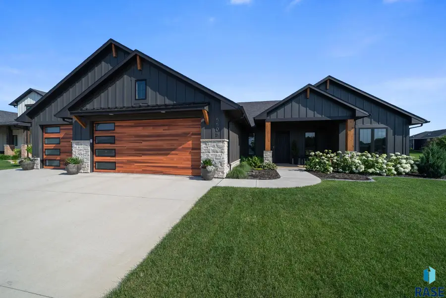 5505 E Canter Ridge Cir, Sioux Falls, SD 57110 - #2