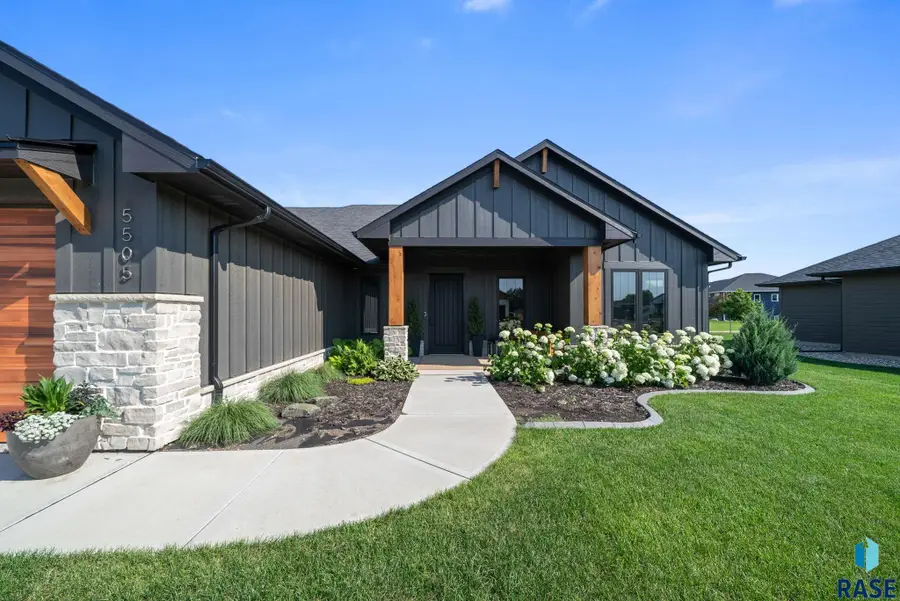 5505 E Canter Ridge Cir, Sioux Falls, SD 57110 - #3