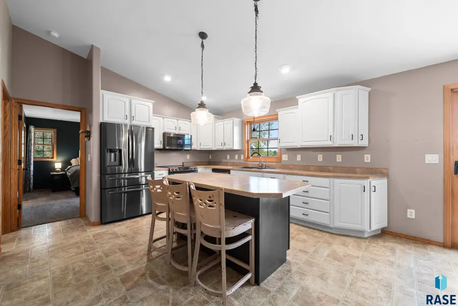 1319 Holiday Dr, Canton, SD 57013 - #3