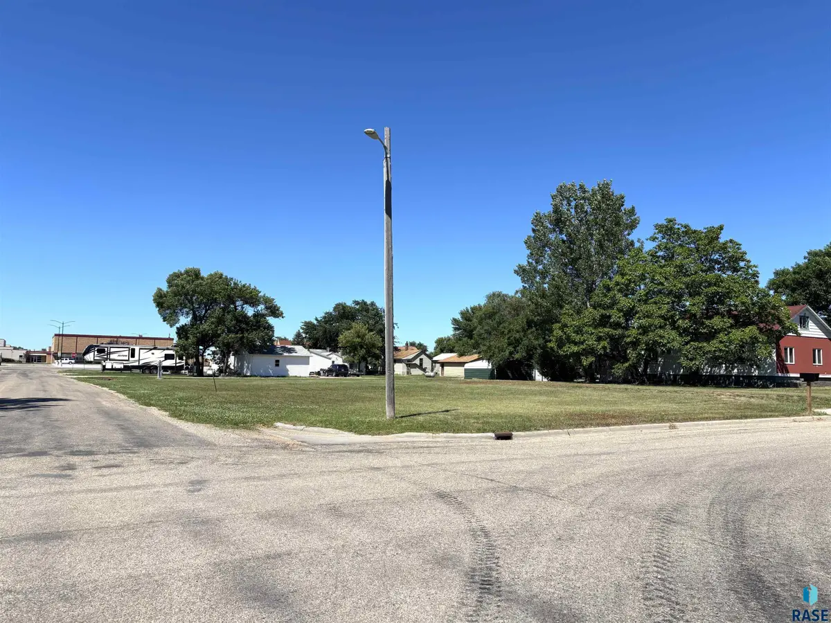 705 E 2nd Ave, Miller, SD 57362 - #1