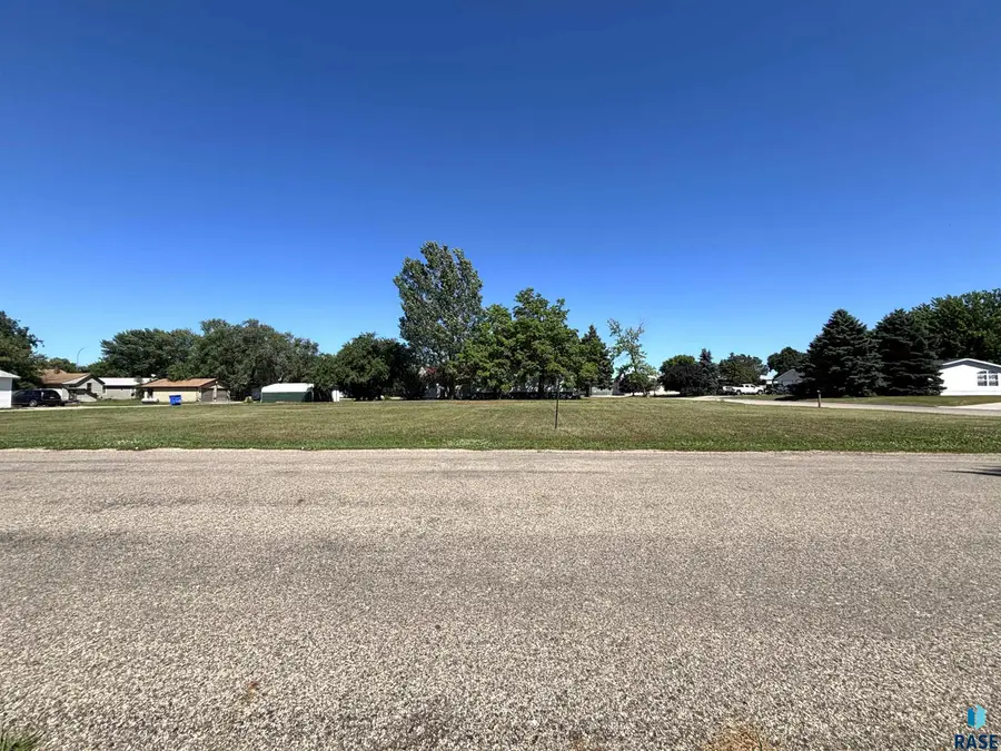 705 E 2nd Ave, Miller, SD 57362 - #2