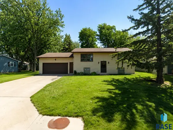 1900 E Sylvan Cir, Brandon, SD 57005