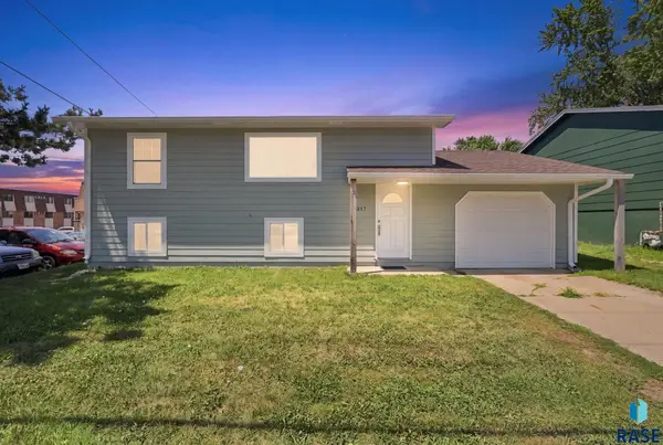 317 S Sycamore Ave, Sioux Falls, SD 57110