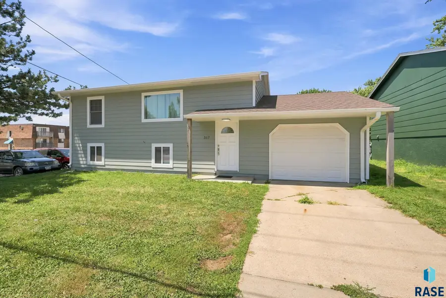 317 S Sycamore Ave, Sioux Falls, SD 57110 - #2