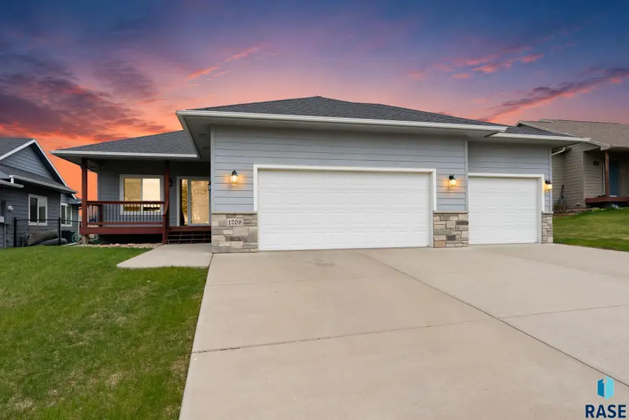 1208 N Broken Bow Ave, Sioux Falls, SD 57103 - #2