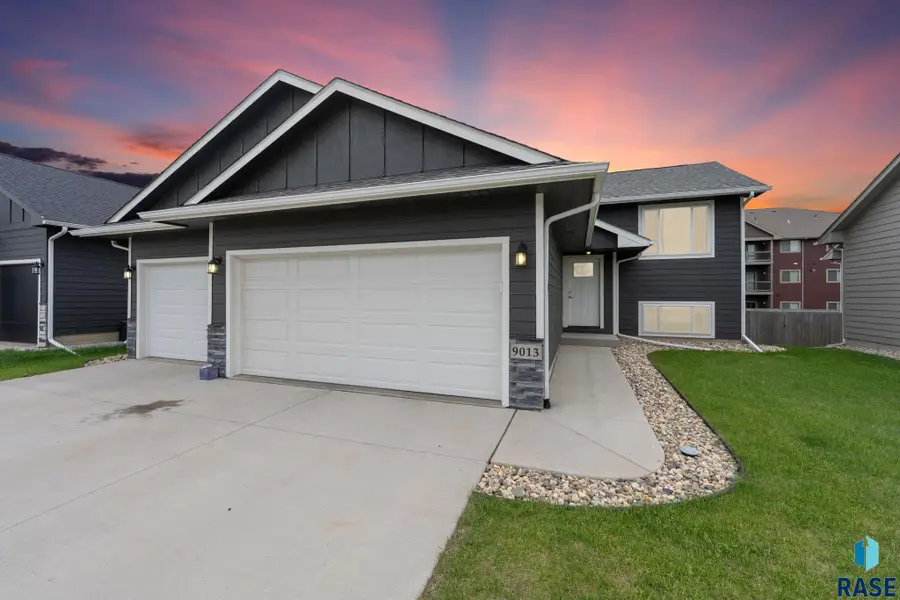 9013 W 24th St, Sioux Falls, SD 57106 - #3