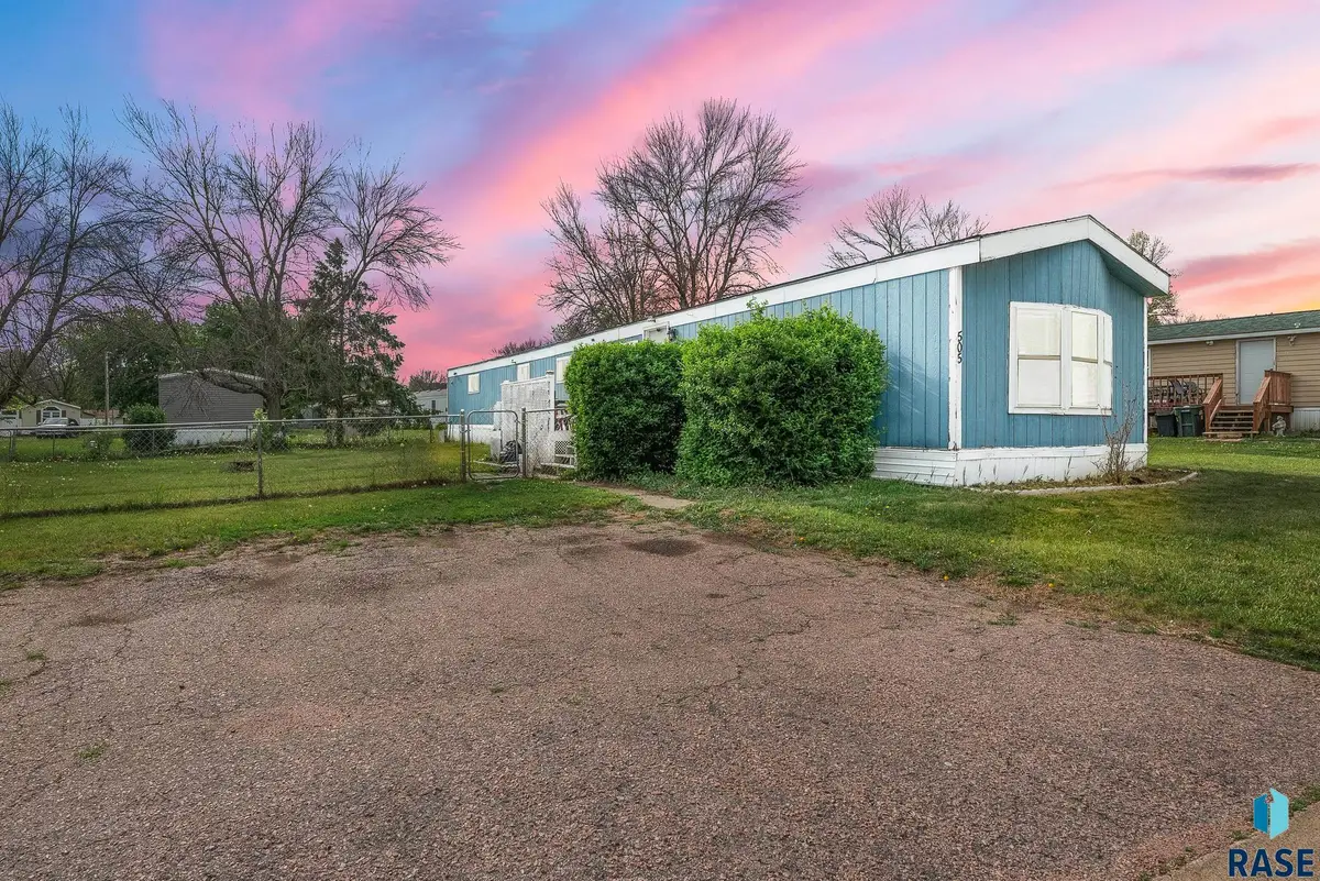 505 N Eagle Pl, Sioux Falls, SD 57107 - #1