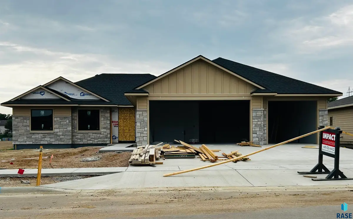 2409 S Red Oak Ave, Sioux Falls, SD 57110 - #1