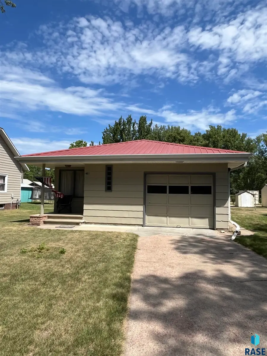 216 E Fourth St, Freeman, SD 57029 - #2