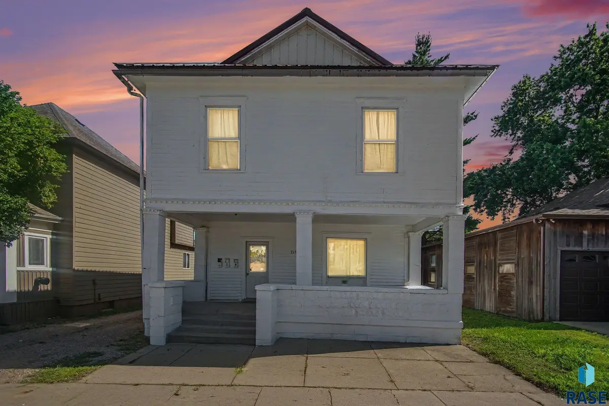 215 W 5th St, Canton, SD 57013 - #1