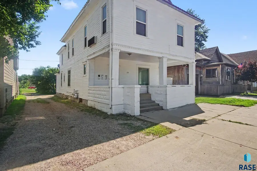 215 W 5th St, Canton, SD 57013 - #3