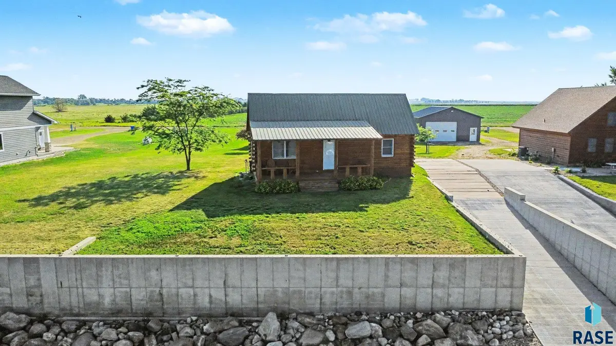 21251 Vantage Point Rd, Lake Preston, SD 57249 - #1