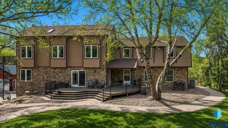 1305 S Barbara Cir, Sioux Falls, SD 57110 - #2