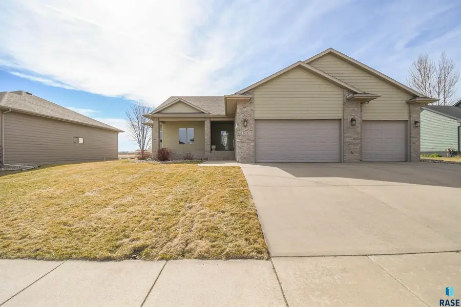 601 Emmett Trl, Harrisburg, SD 57032 - #2