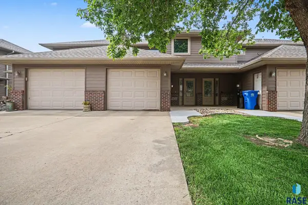 8611 W Grinn Pl, Sioux Falls, SD 57106