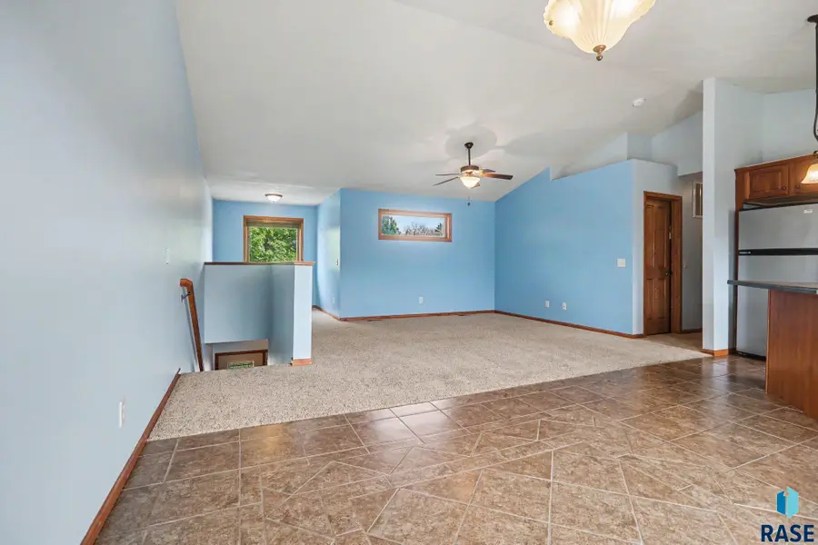 8611 W Grinn Pl, Sioux Falls, SD 57106 - #3