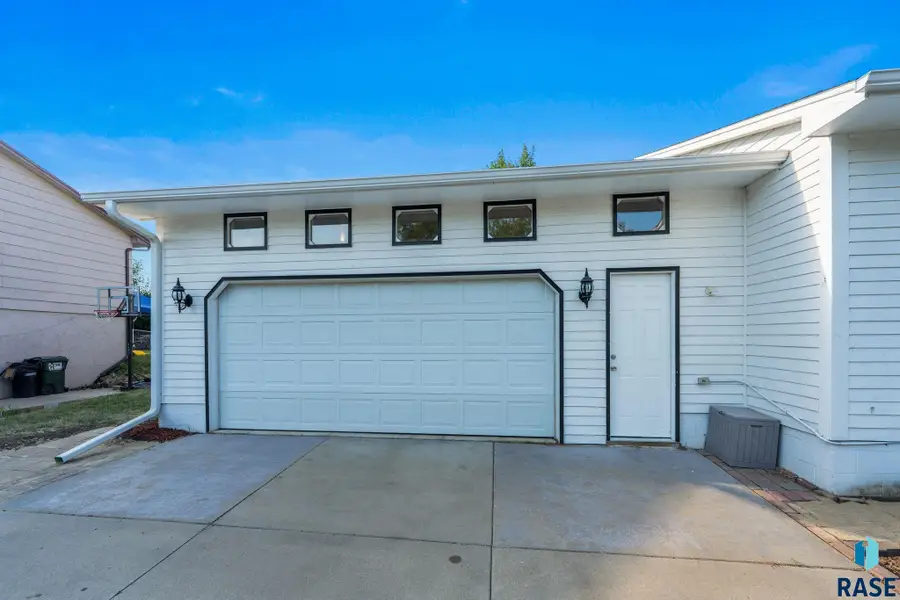 W Westminster Dr, Sioux Falls, SD 57106 - #3