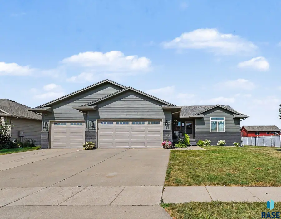 1025 N Rose Ave, Tea, SD 57064 - #2