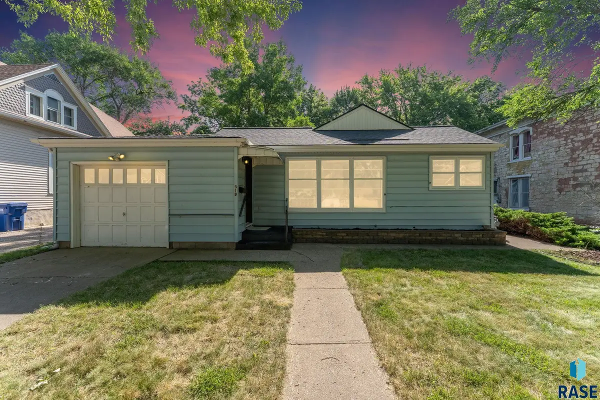 318 N Broadway St, Canton, SD 57013 - #1