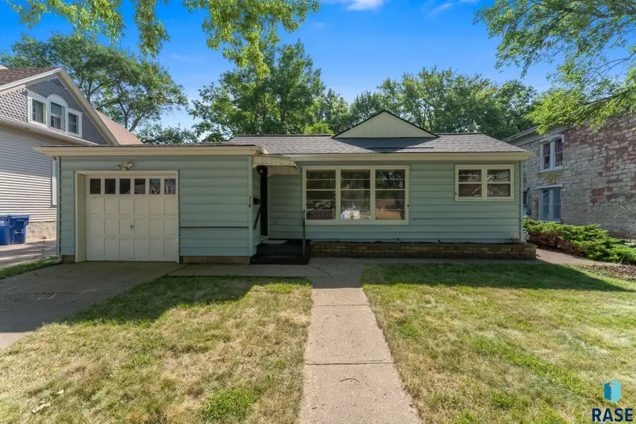 318 N Broadway St, Canton, SD 57013 - #2