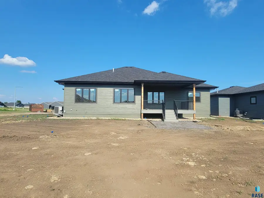 819 Sallie Ave, Harrisburg, SD 57032 - #2