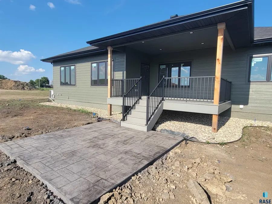 819 Sallie Ave, Harrisburg, SD 57032 - #3