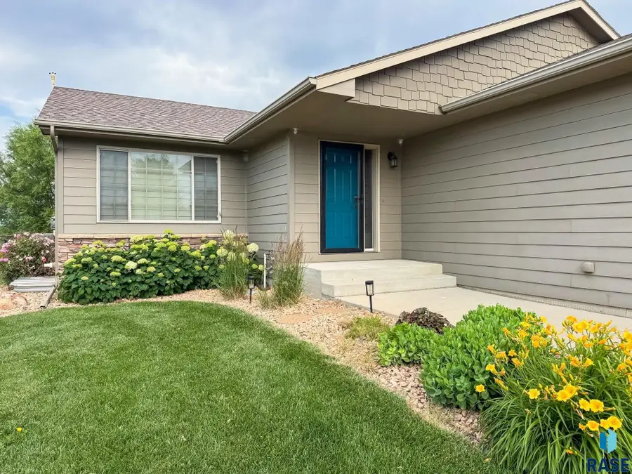 611 United Ave, Harrisburg, SD 57032 - #2