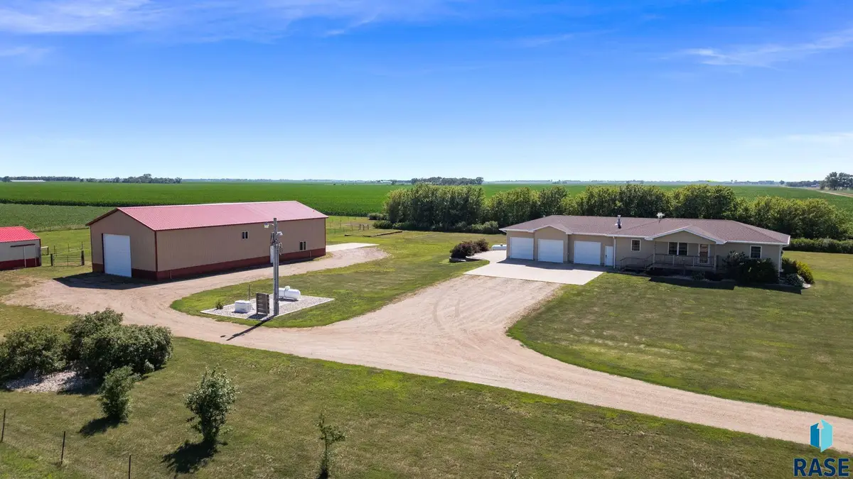 44453 262nd St, Canistota, SD 57012 - #1