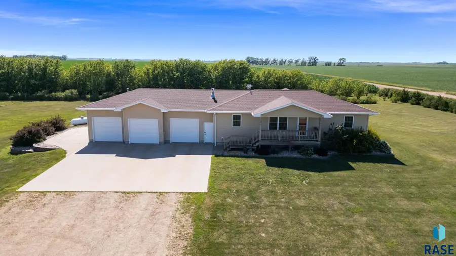 44453 262nd St, Canistota, SD 57012 - #2