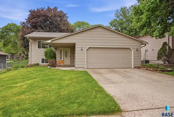 2117 S Melanie Ln, Sioux Falls, SD 57103