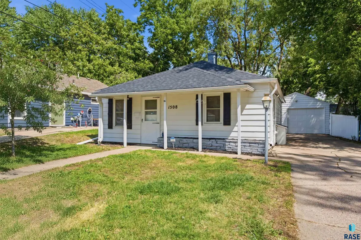 1508 W 28th St, Sioux Falls, SD 57105 - #1