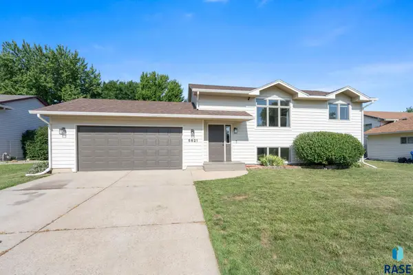 5621 S Southwind Ave, Sioux Falls, SD 57108