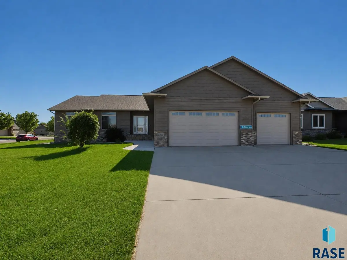 2400 S Lillian Ave, Sioux Falls, SD 57106 - #1