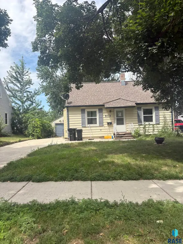 913 S Williams Ave, Sioux Falls, SD 57104