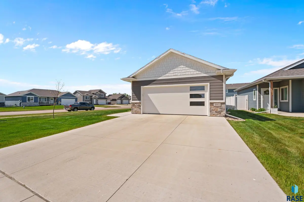 Belgrave Trl, Sioux Falls, SD 57106 - #1