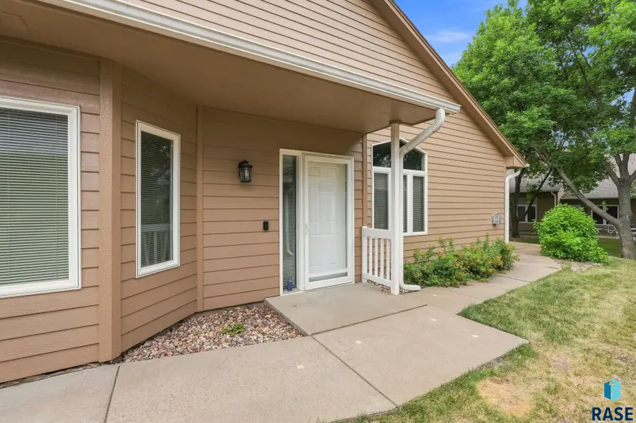 7201 S Hoffman Pl, Sioux Falls, SD 57108 - #2