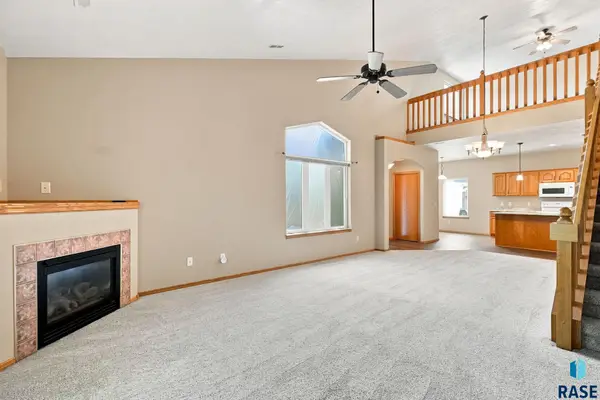 7201 S Hoffman Pl, Sioux Falls, SD 57108
