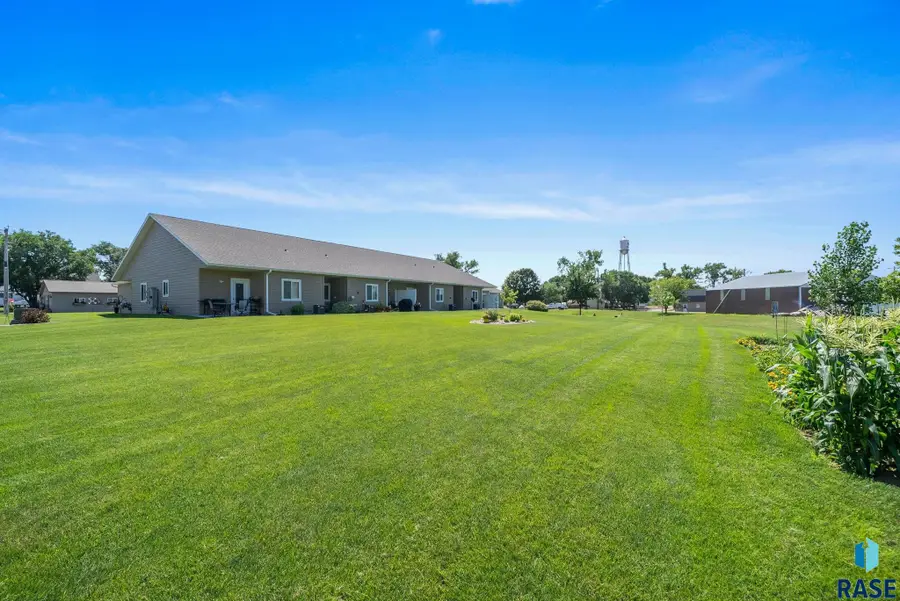 310 S Vermont Ave, Platte, SD 57369 - #2