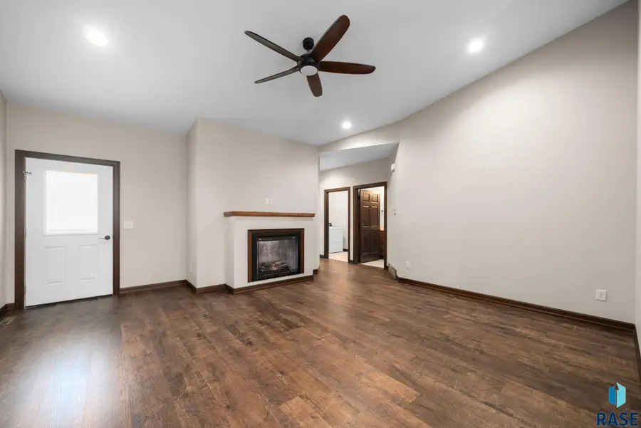 310 S Vermont Ave, Platte, SD 57369 - #3