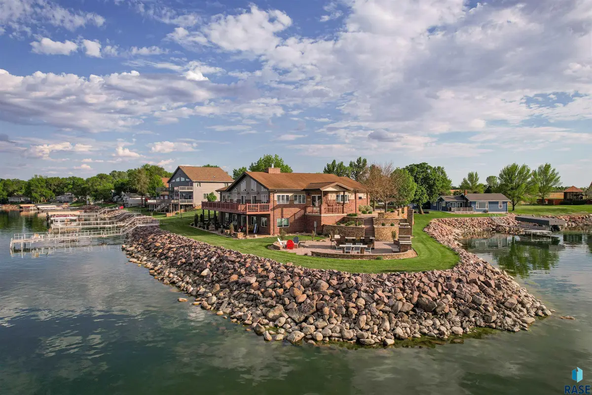 130 S Point Dr, Arlington, SD 57212 - #1