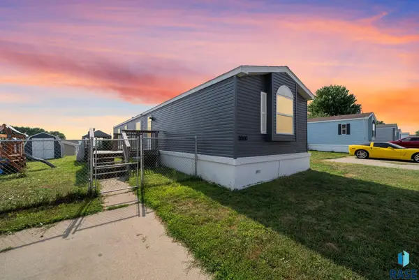 3000 N Fiero Pl, Sioux Falls, SD 57104