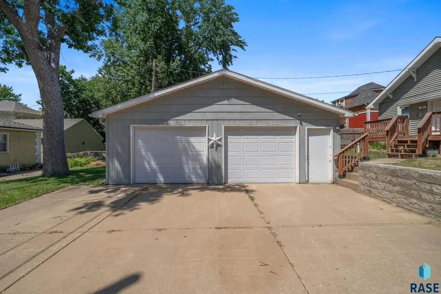 600 W 22nd St, Sioux Falls, SD 57105 - #2