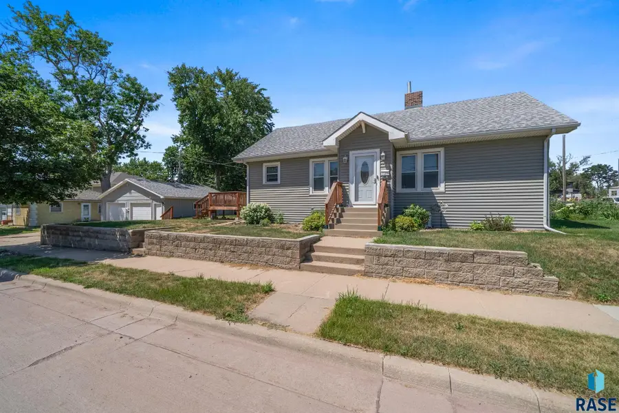 600 W 22nd St, Sioux Falls, SD 57105 - #3